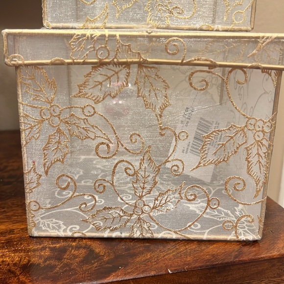 Set of 3 Vintage Christmas Nesting Boxes, Gold Filigree - Picture 5 of 17